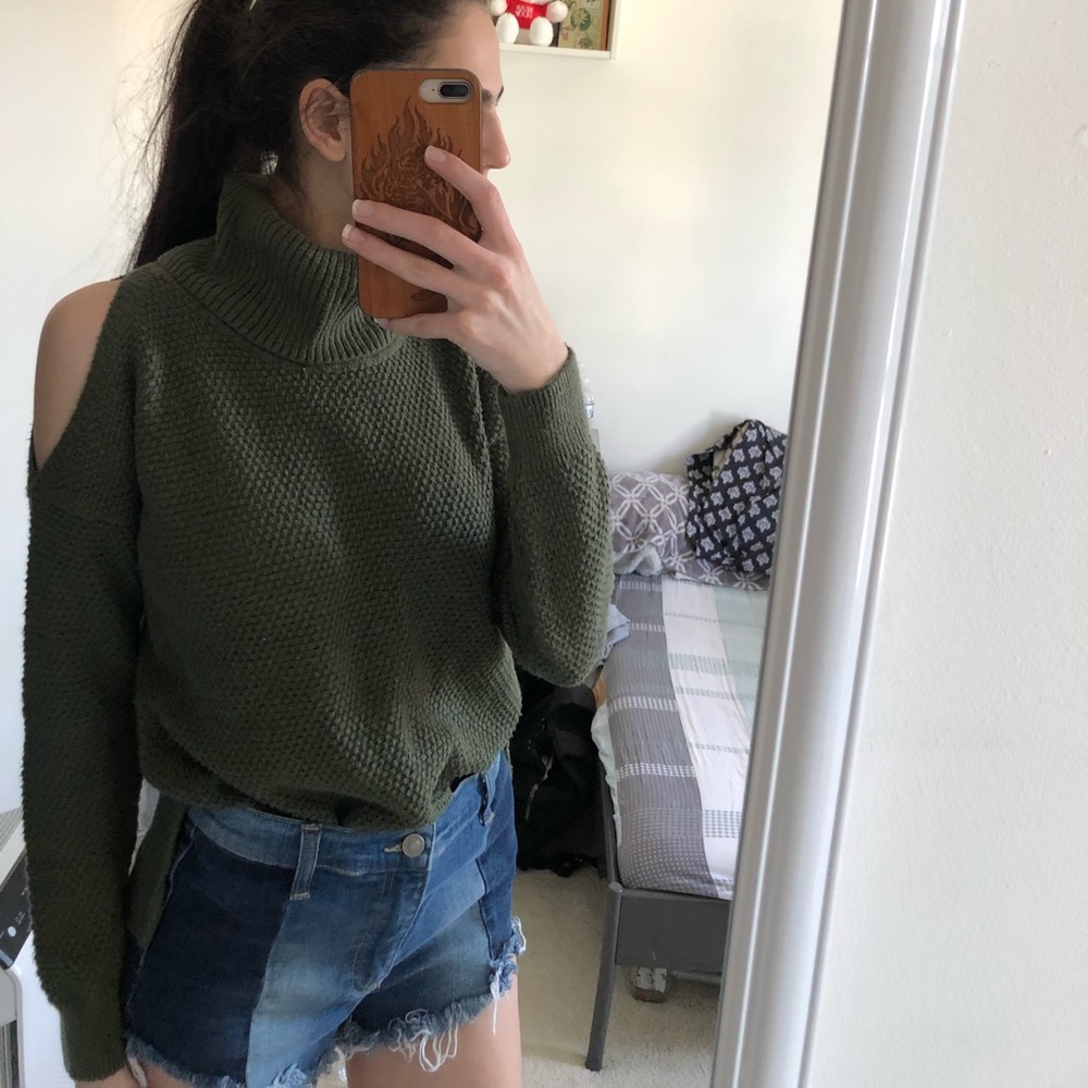 Hollister Knit olive green turtle neck